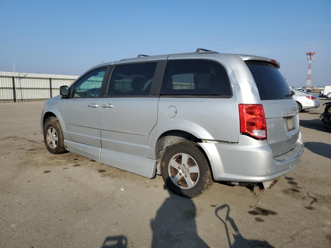 2012 Dodge Caravan - Image 2