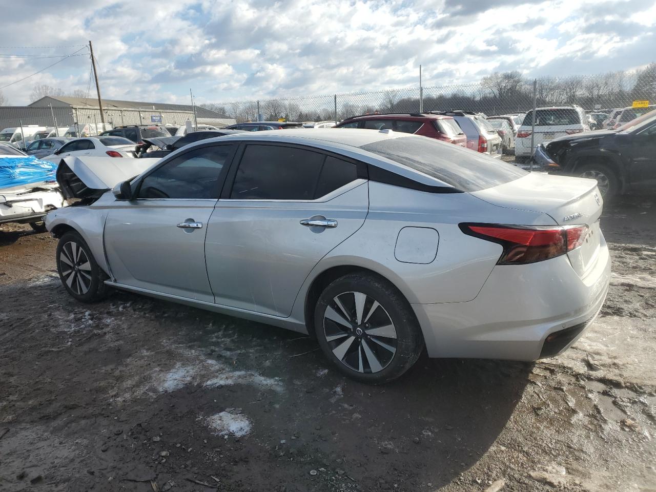 2021 Nissan Altima - Image 2