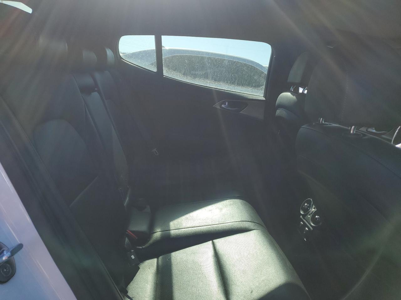 2022 Kia Stinger - Image 10