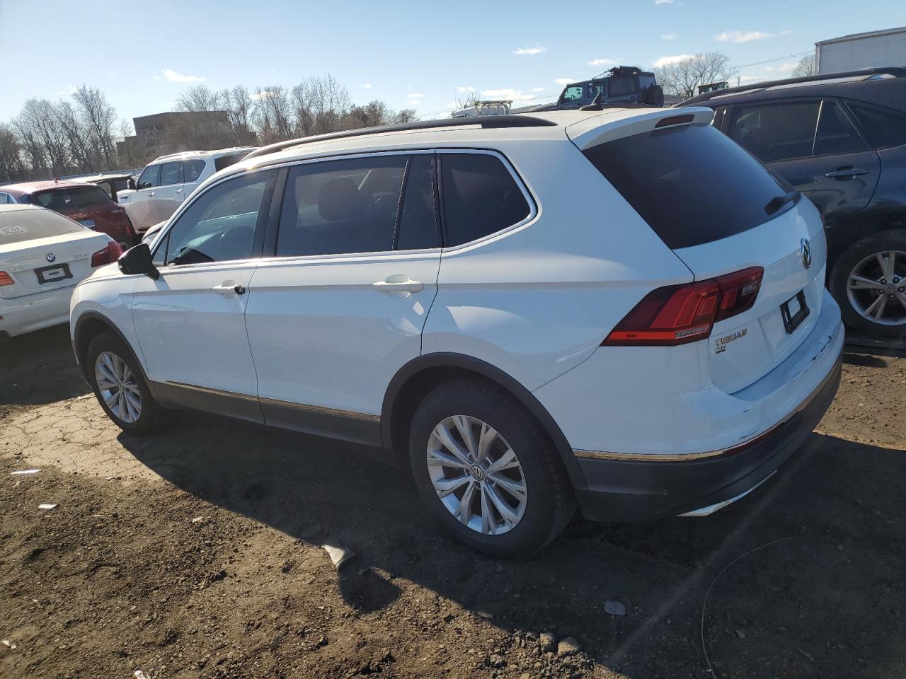 2018 Volkswagen Tiguan - Image 2
