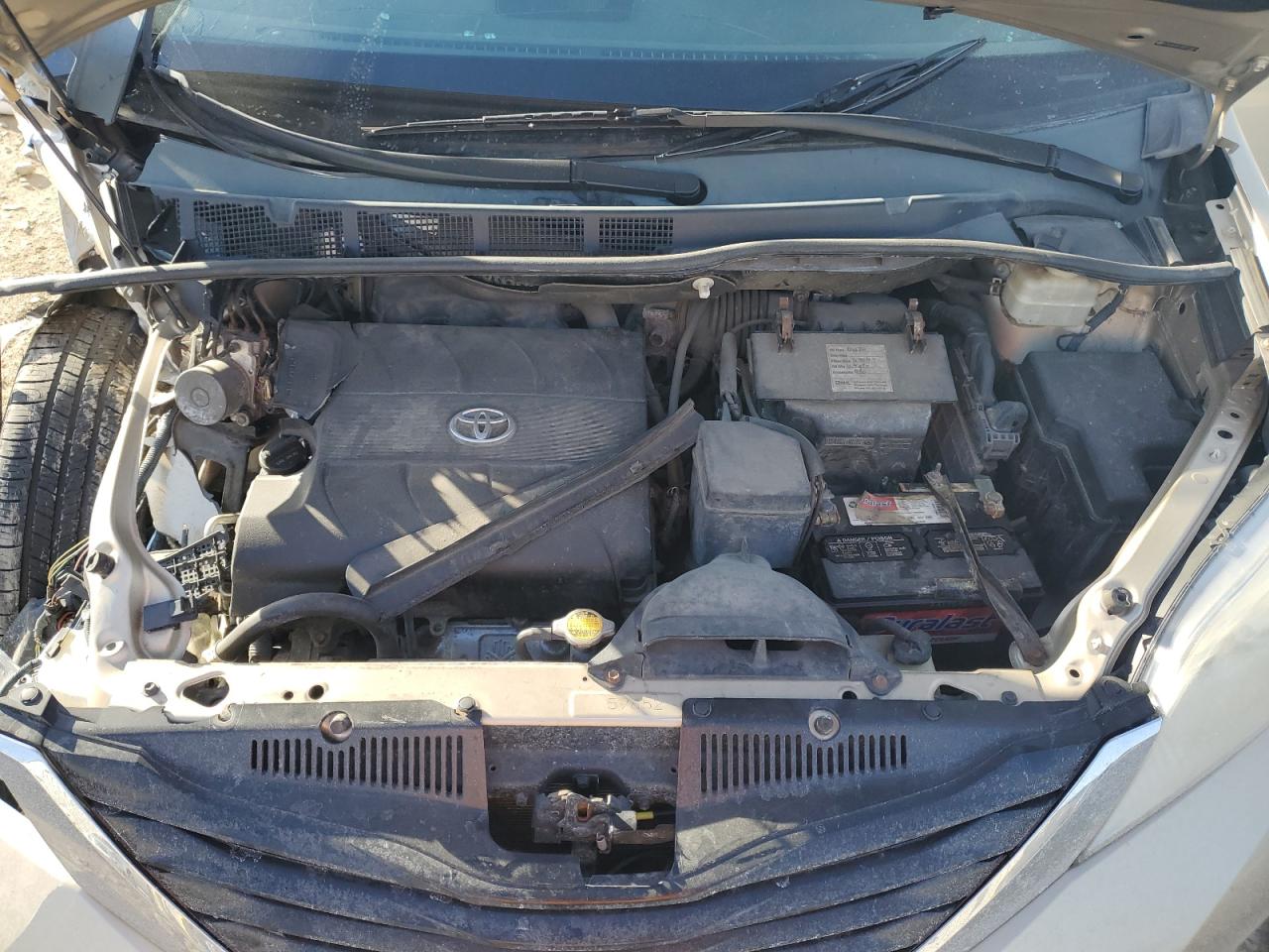 2011 Toyota Sienna - Image 12