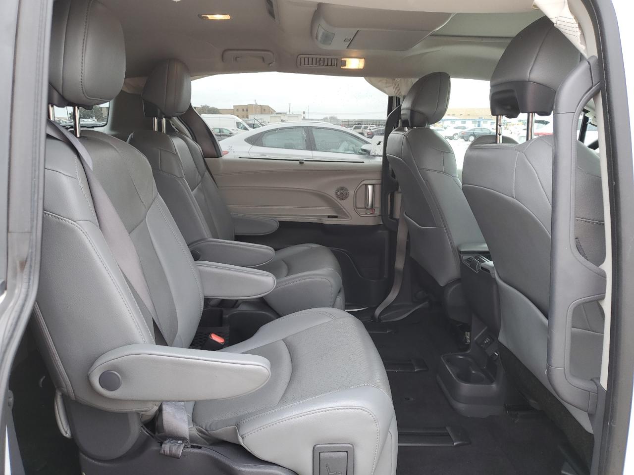 2021 Toyota Sienna - Image 11