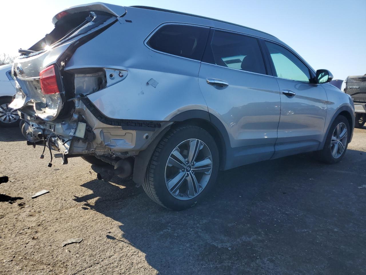 2016 Hyundai Santa Fe - Image 3