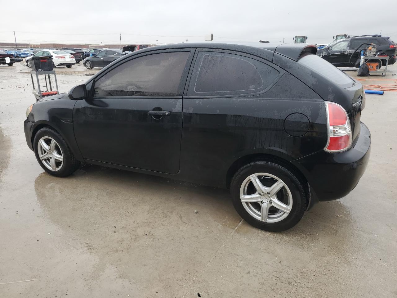 2009 Hyundai Accent - Image 2