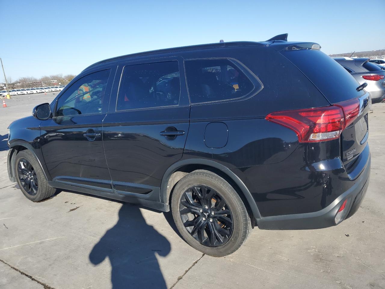 2019 Mitsubishi Outlander - Image 2