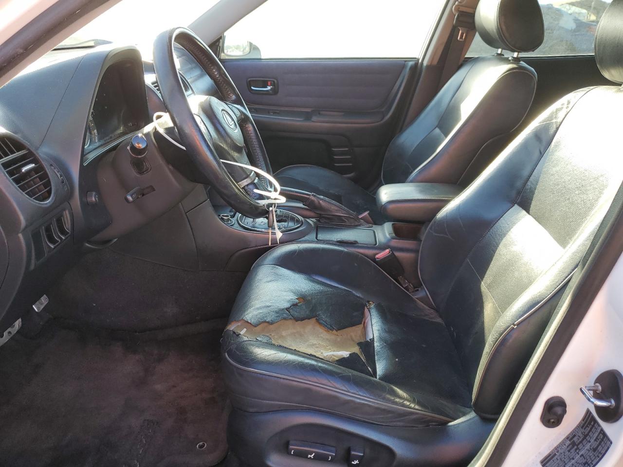 2003 Lexus IS - Image 7