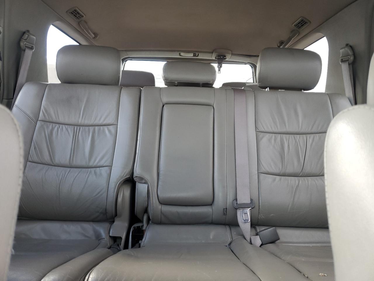 2002 Toyota Sequoia - Image 10