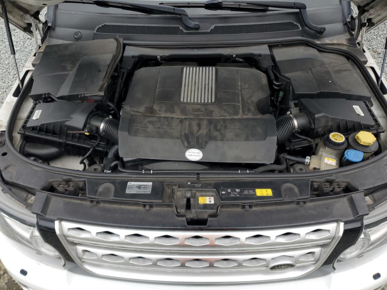 2016 Land Rover LR4 - Image 12