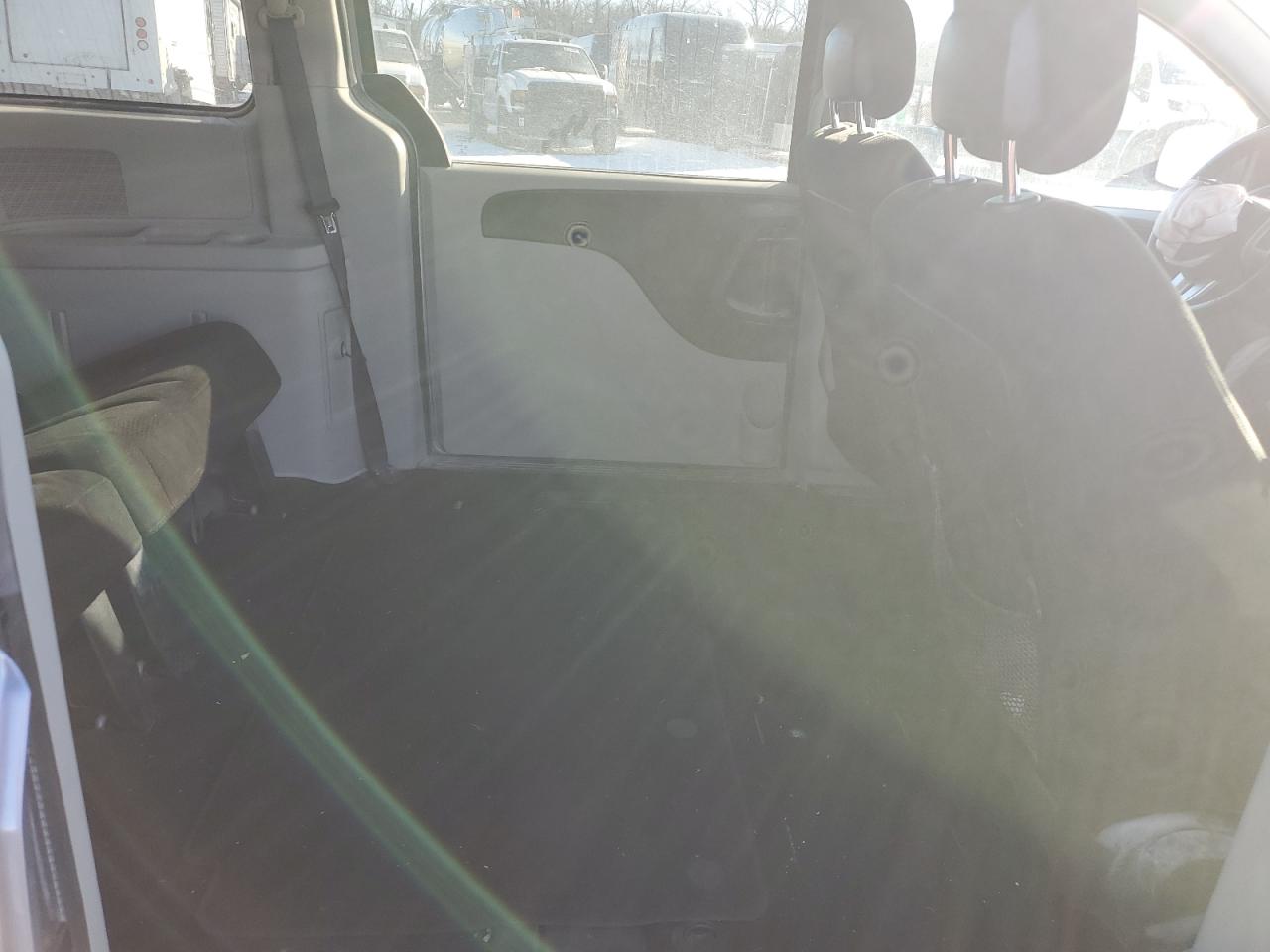 2015 Dodge Caravan - Image 11