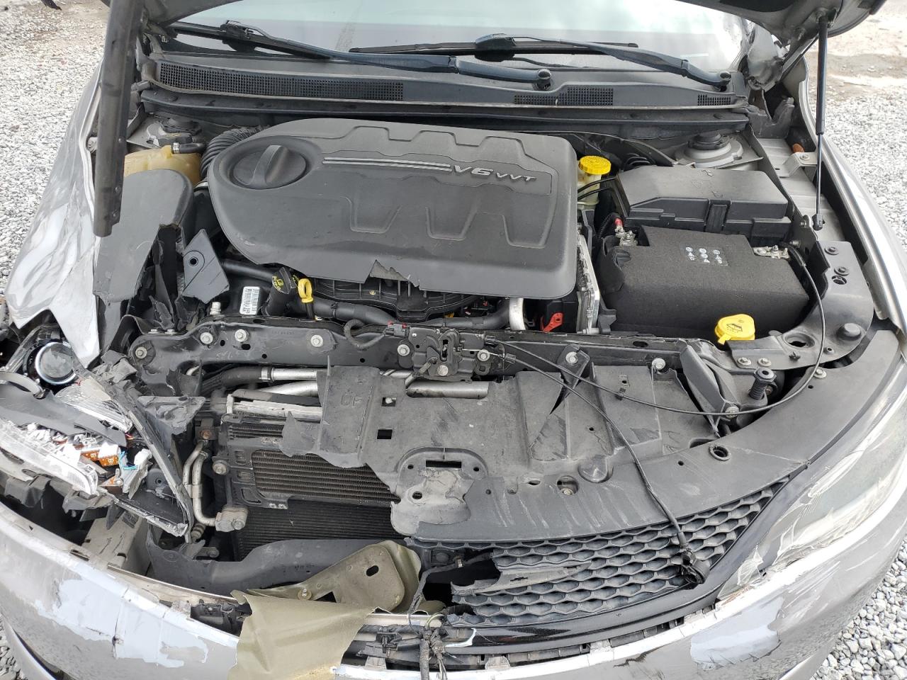 2015 Chrysler 200 - Image 11