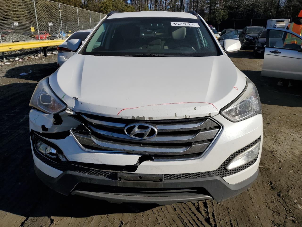 2016 Hyundai Santa Fe - Image 5
