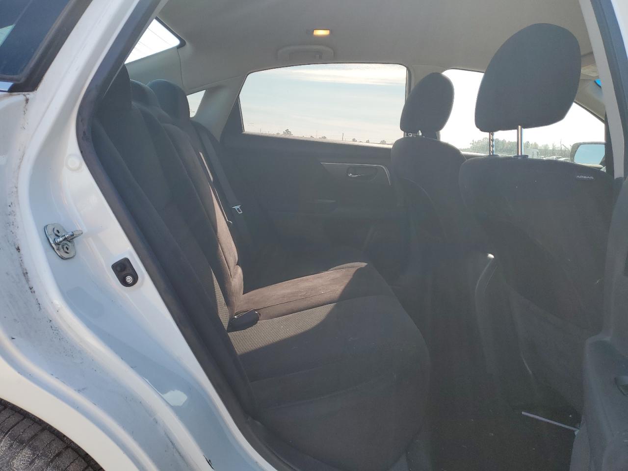 2015 Nissan Altima - Image 10