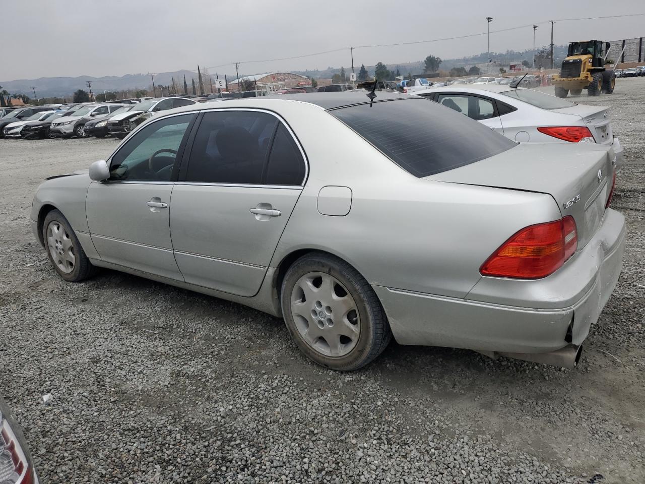 2001 Lexus LS - Image 2
