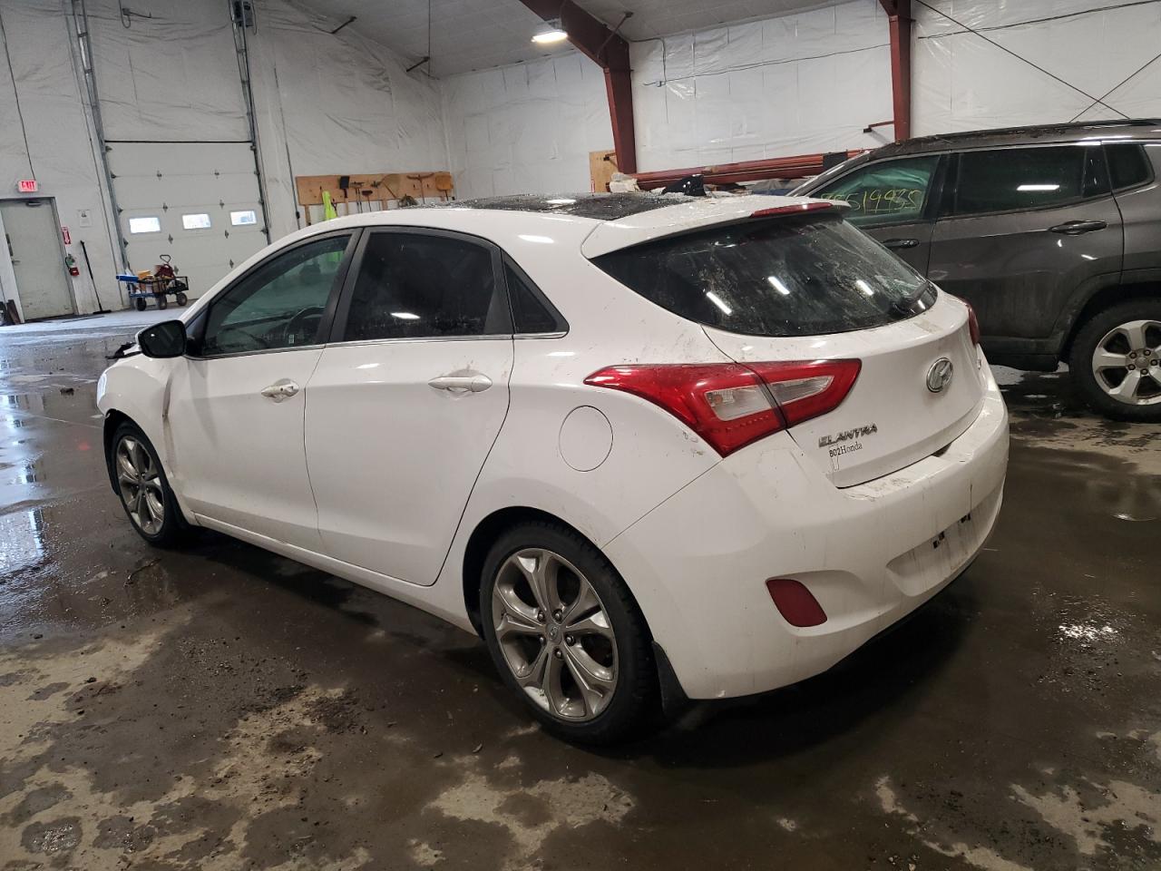 2014 Hyundai Elantra - Image 2