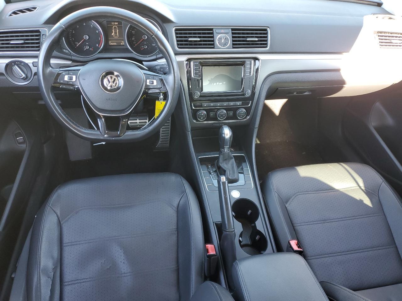 2017 Volkswagen Passat - Image 8