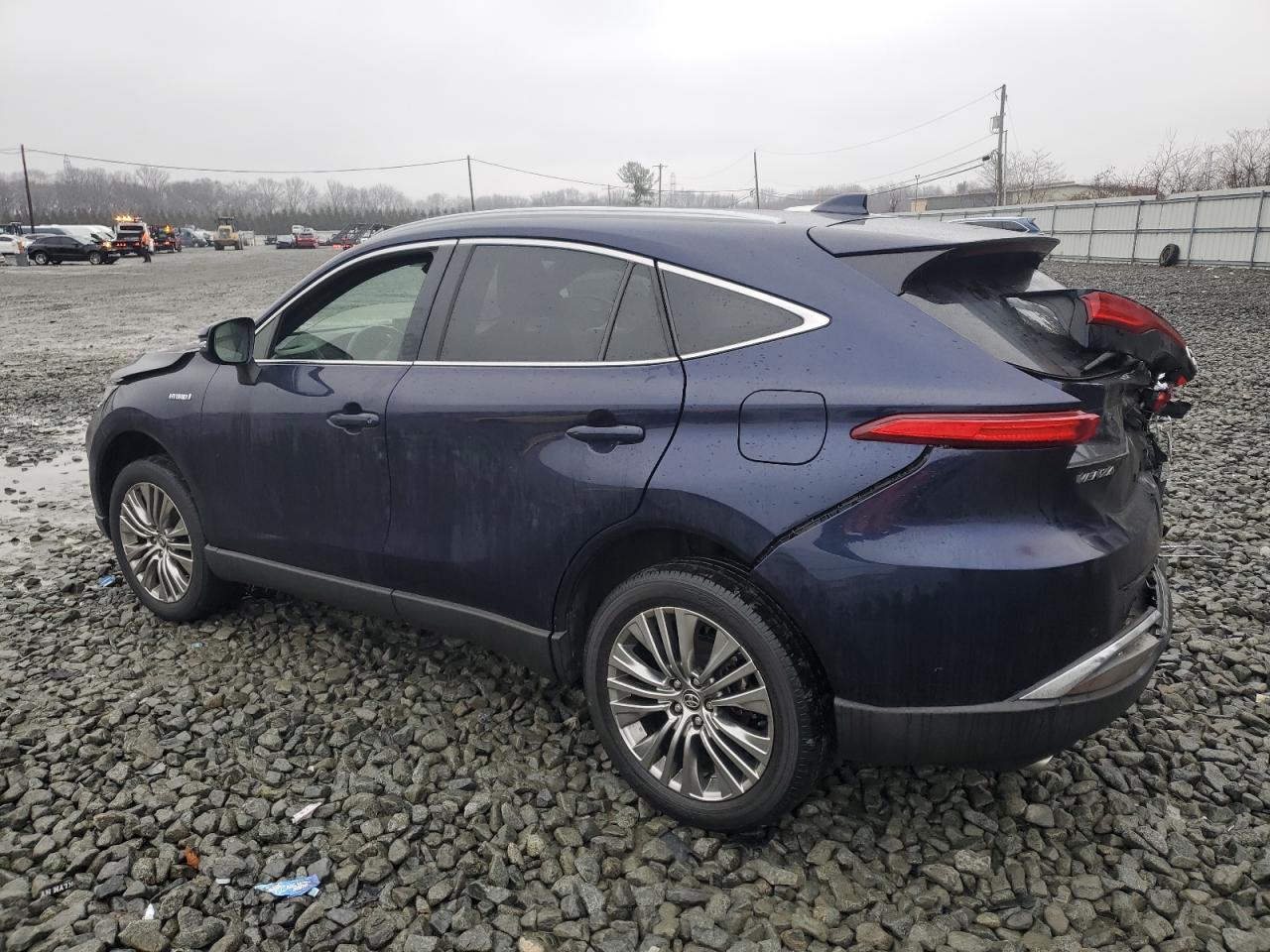 2021 Toyota Venza - Image 2