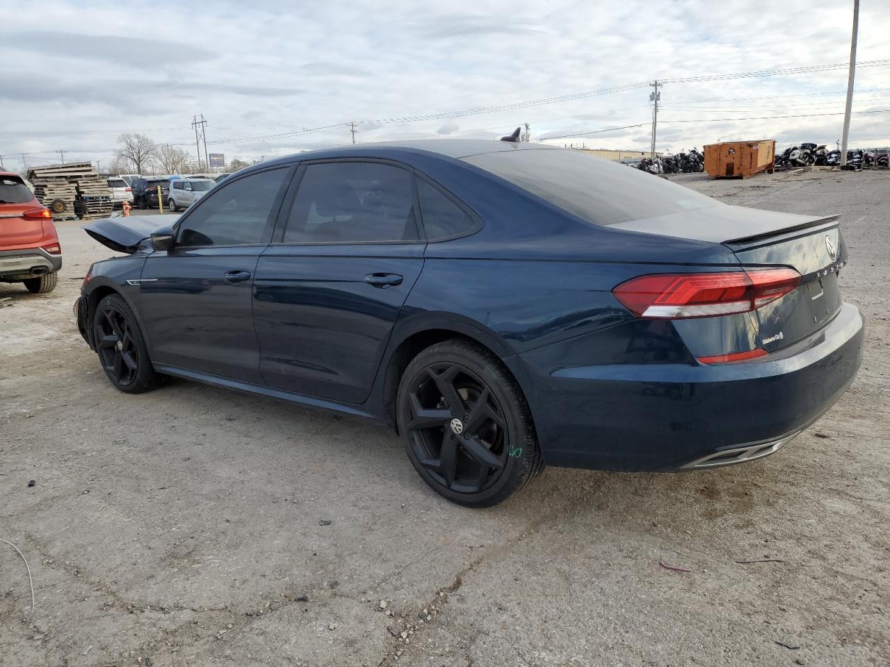 2021 Volkswagen Passat - Image 2