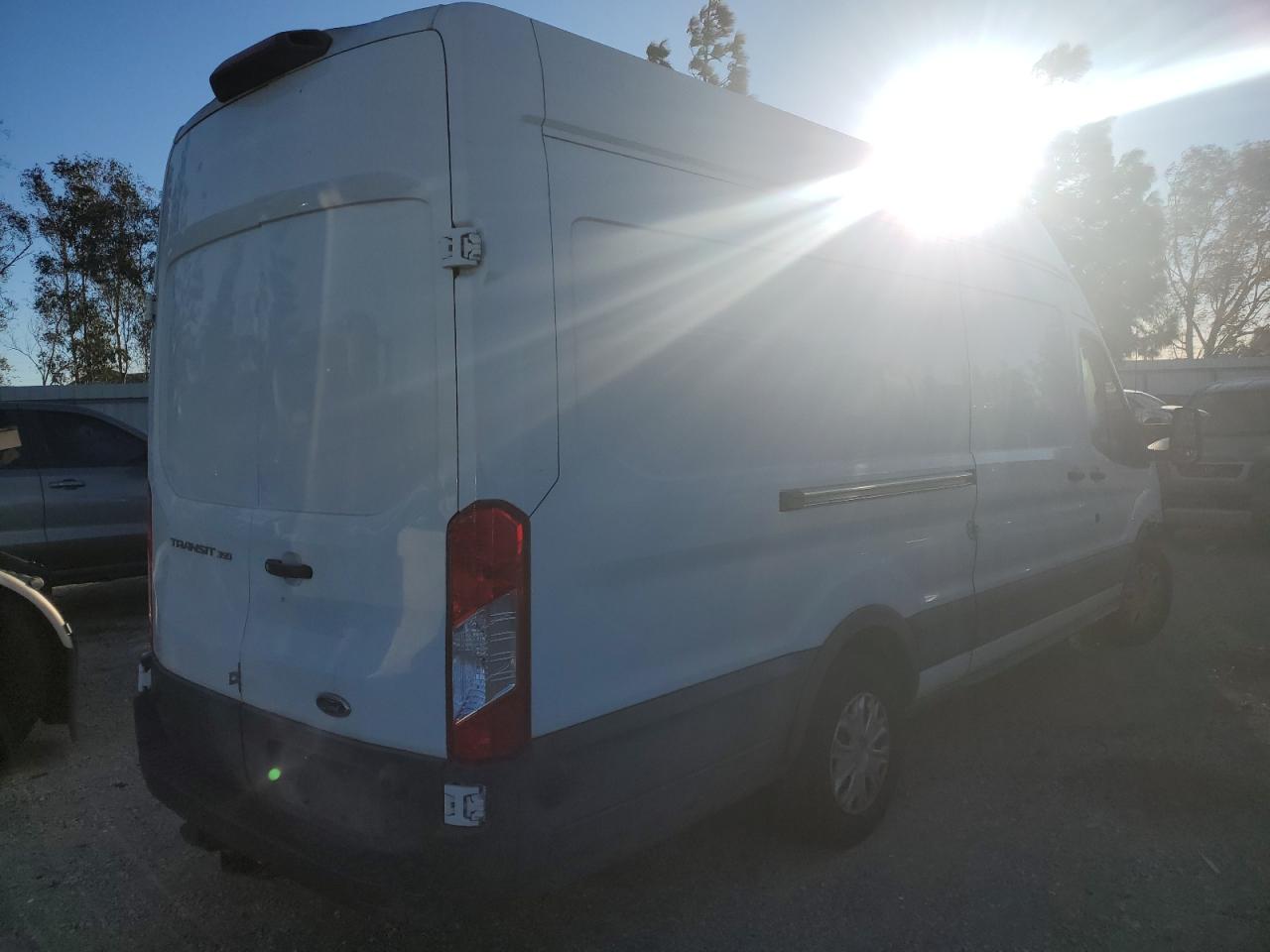 VIN 1FTBW3XM2KKA77252 2019 FORD TRANSIT no.3