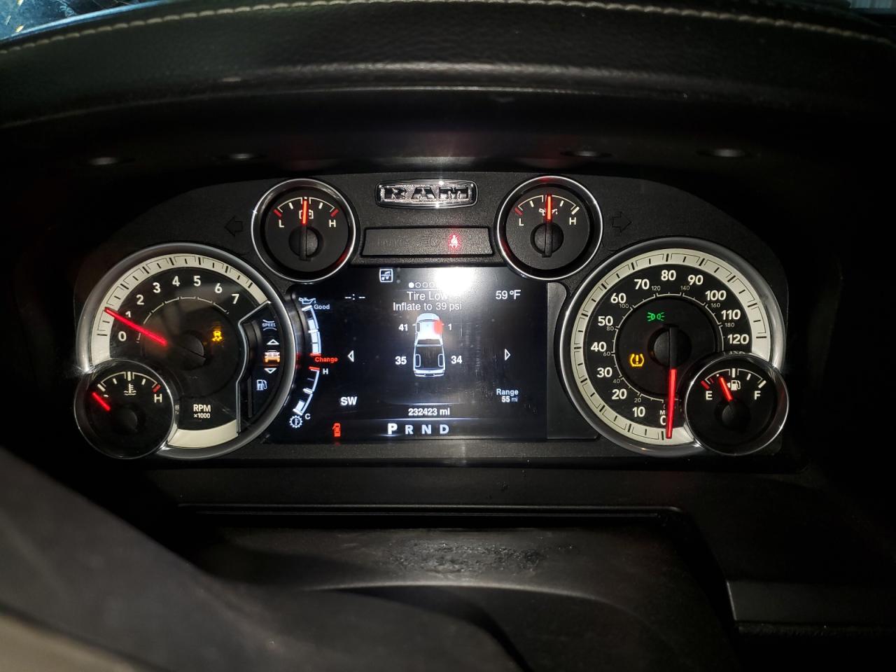 2016 RAM 1500 - Image 9