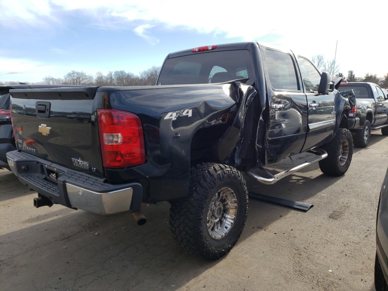 2011 Chevrolet Silverado - Image 3