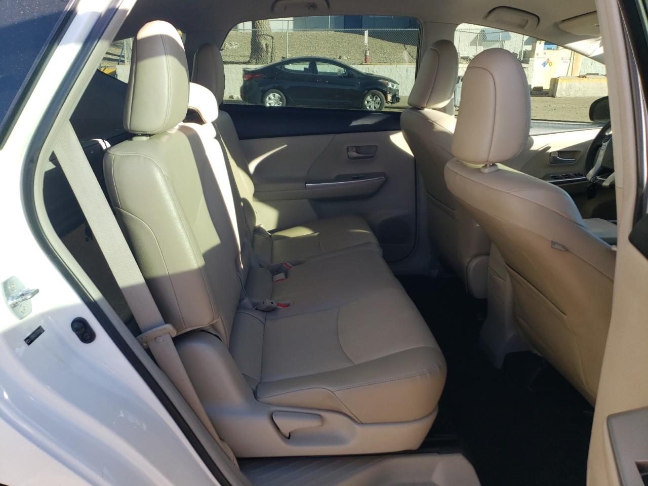 2012 Toyota Prius - Image 11