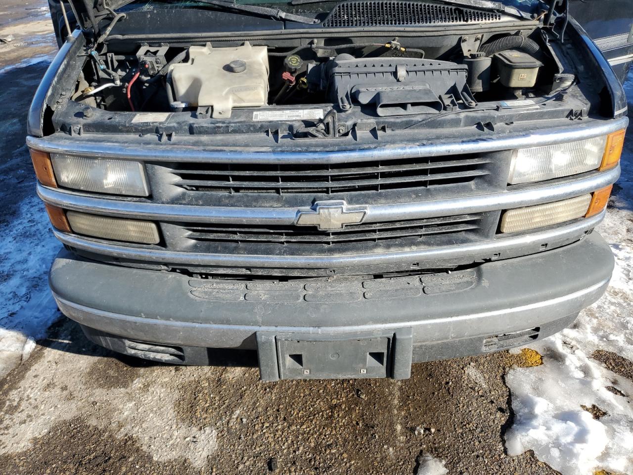 1999 Chevrolet Express - Image 13