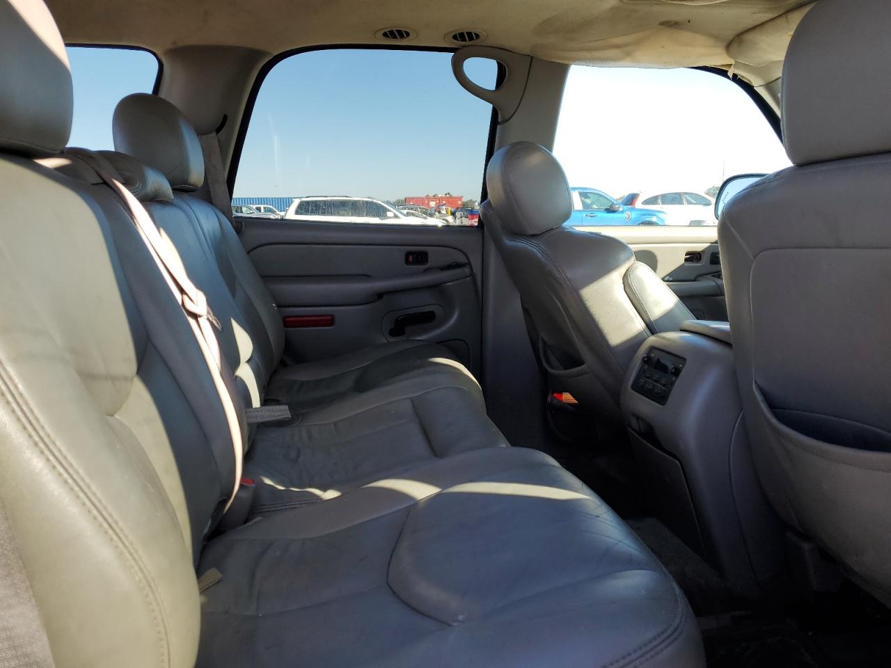 2004 Chevrolet Tahoe - Image 11