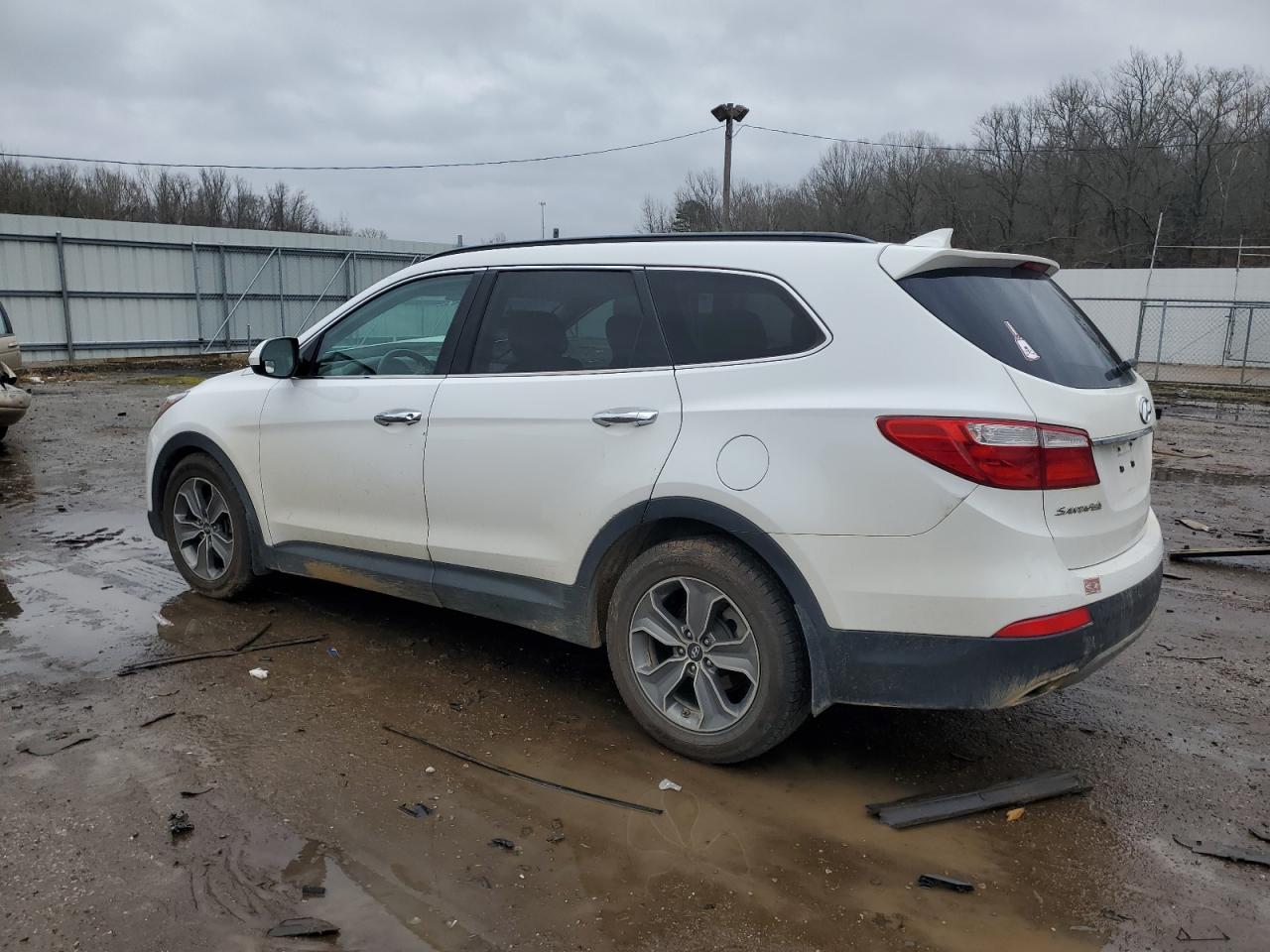 2014 Hyundai Santa Fe - Image 2