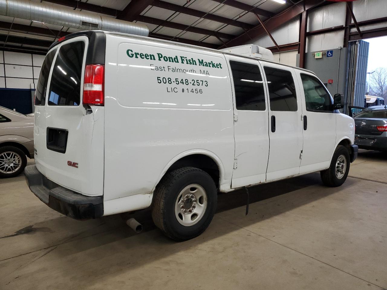 2016 GMC Savana - Image 3