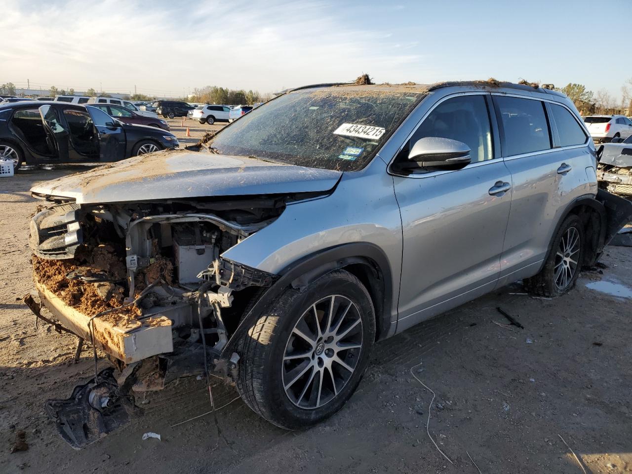 2017 Toyota Highlander - Image 1