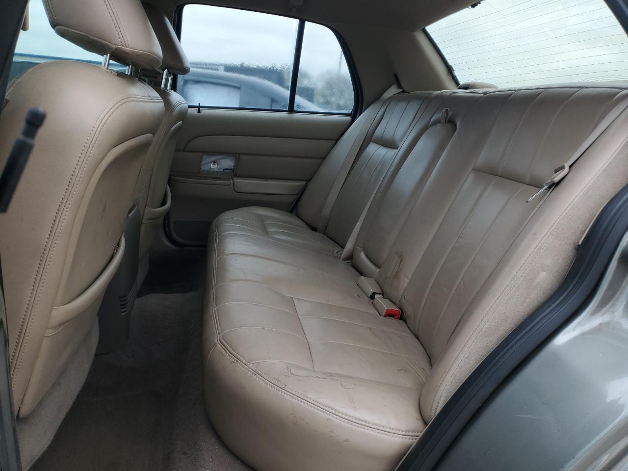 2003 Ford Crown Victoria - Image 10