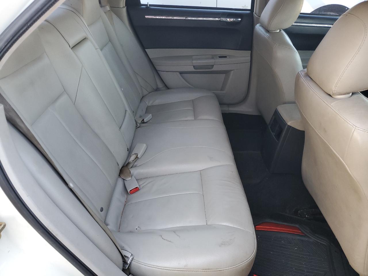 2005 Chrysler 300 - Image 10