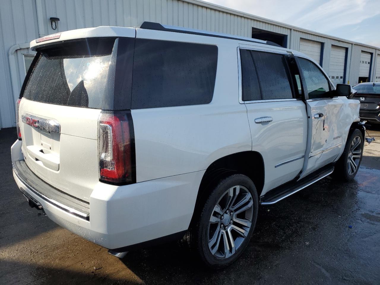2017 GMC Yukon - Image 3