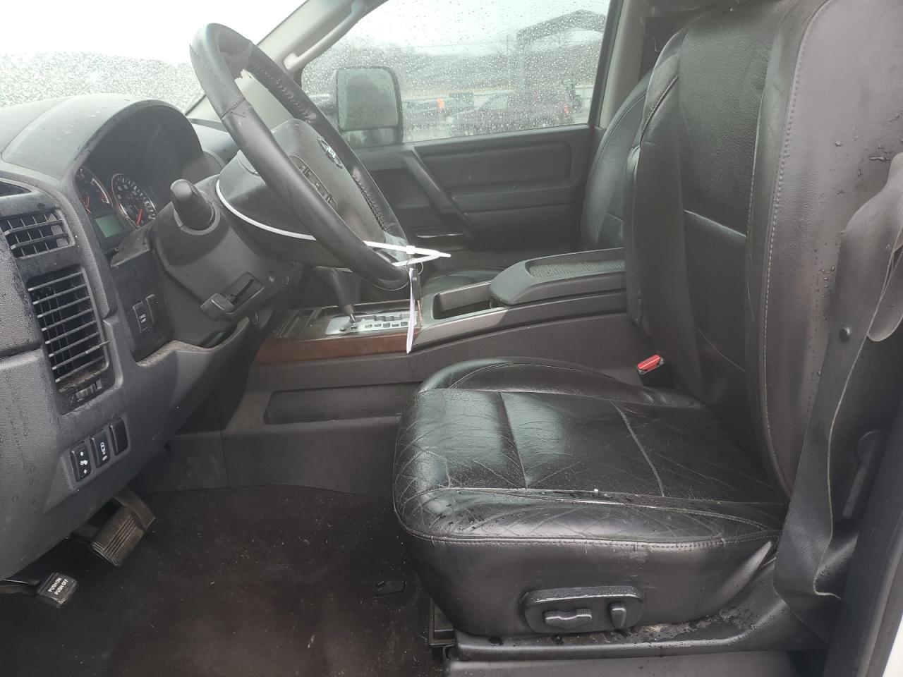 2009 Nissan Titan - Image 7