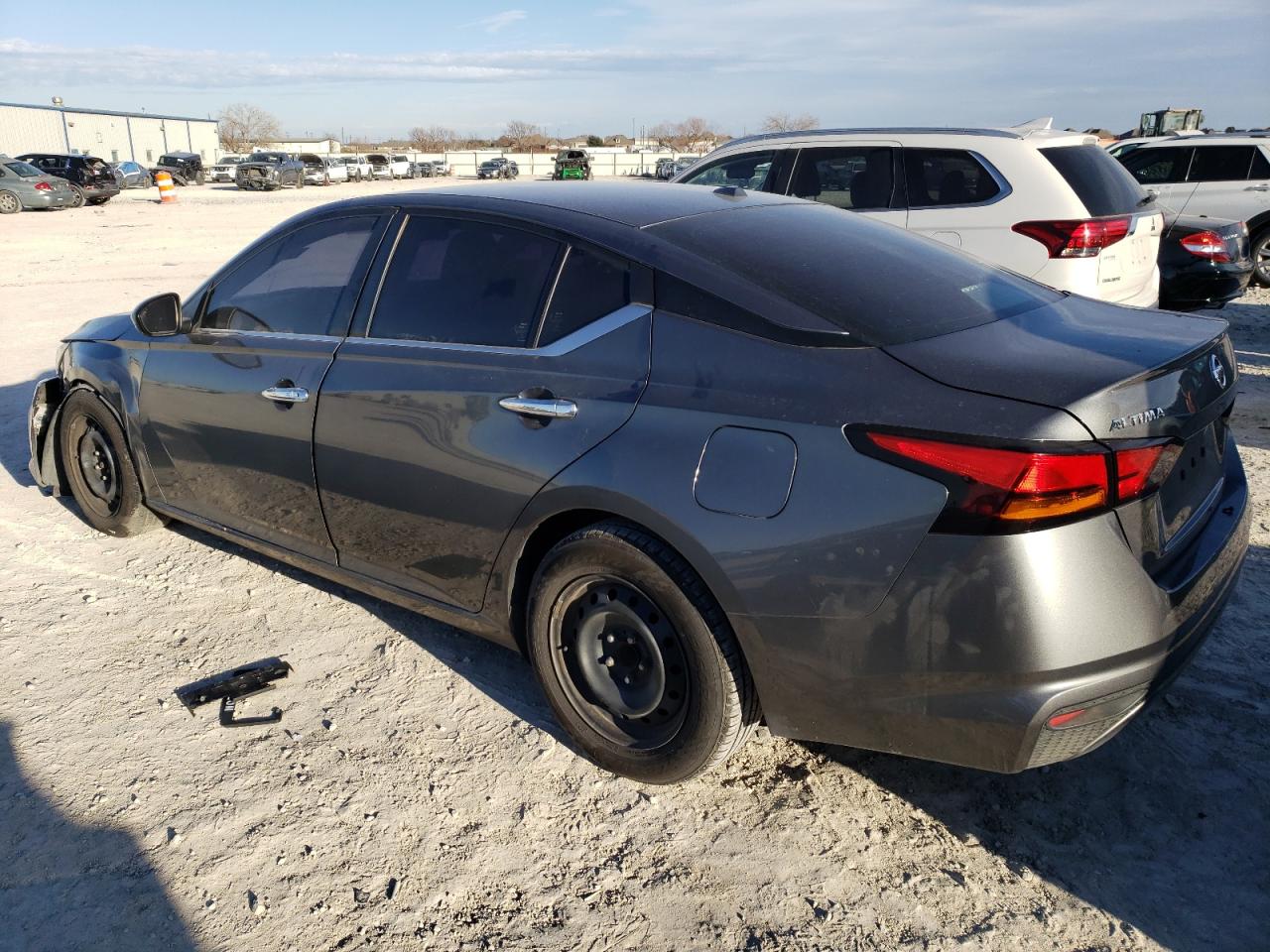 2019 Nissan Altima - Image 2
