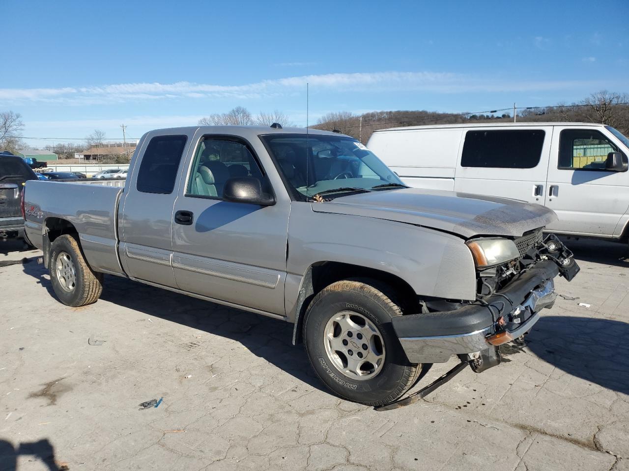 2004 Chevrolet Silverado - Image 4
