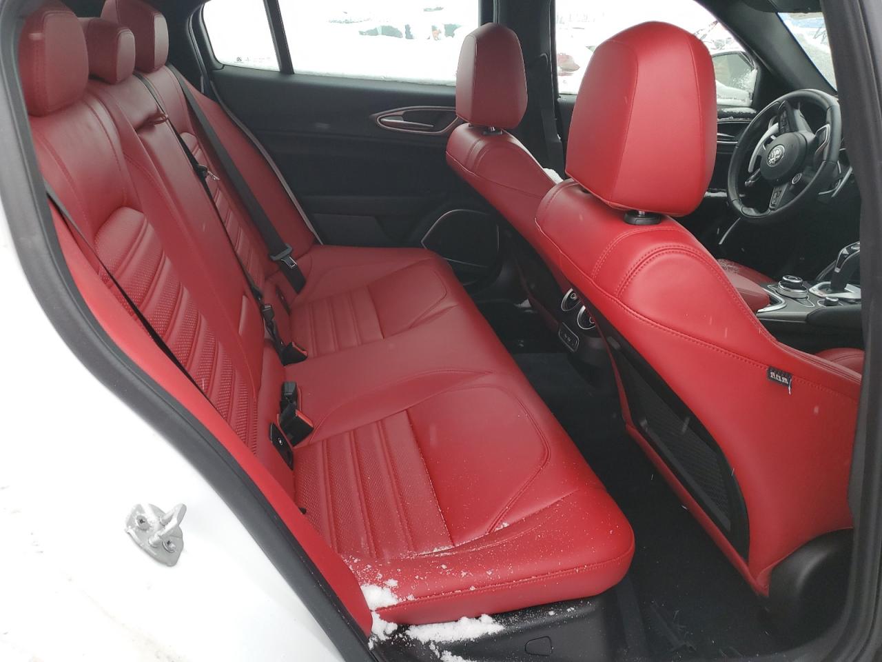 2022 Alfa Romeo Giulia - Image 10