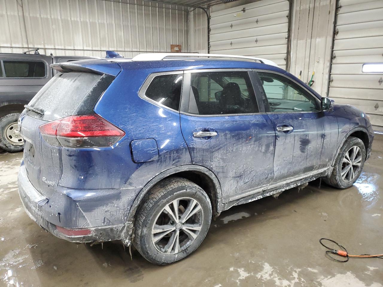 2017 Nissan Rogue - Image 3
