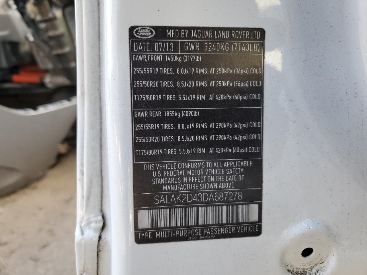 2013 Land Rover LR4 - Image 13