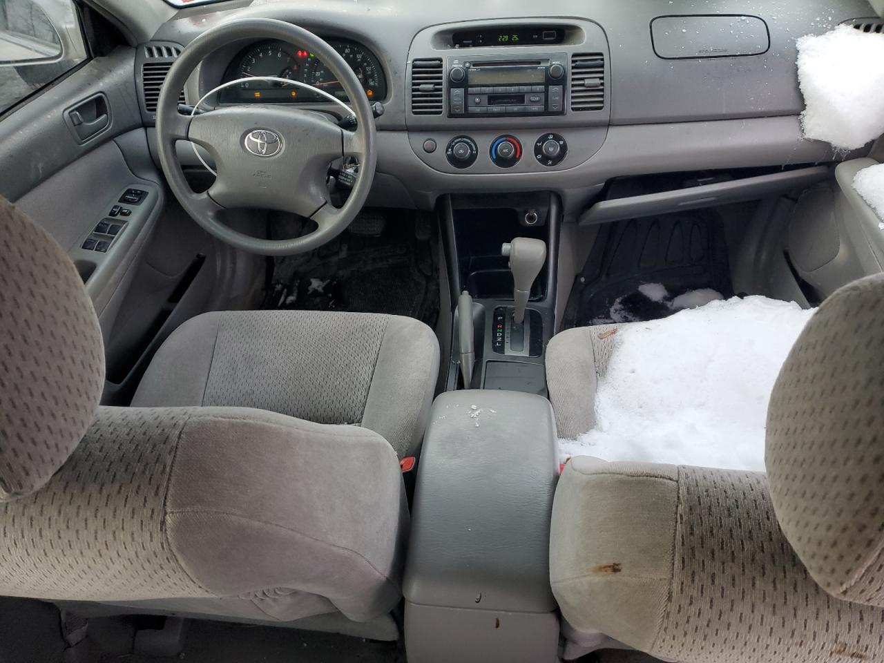 2004 Toyota Camry - Image 8