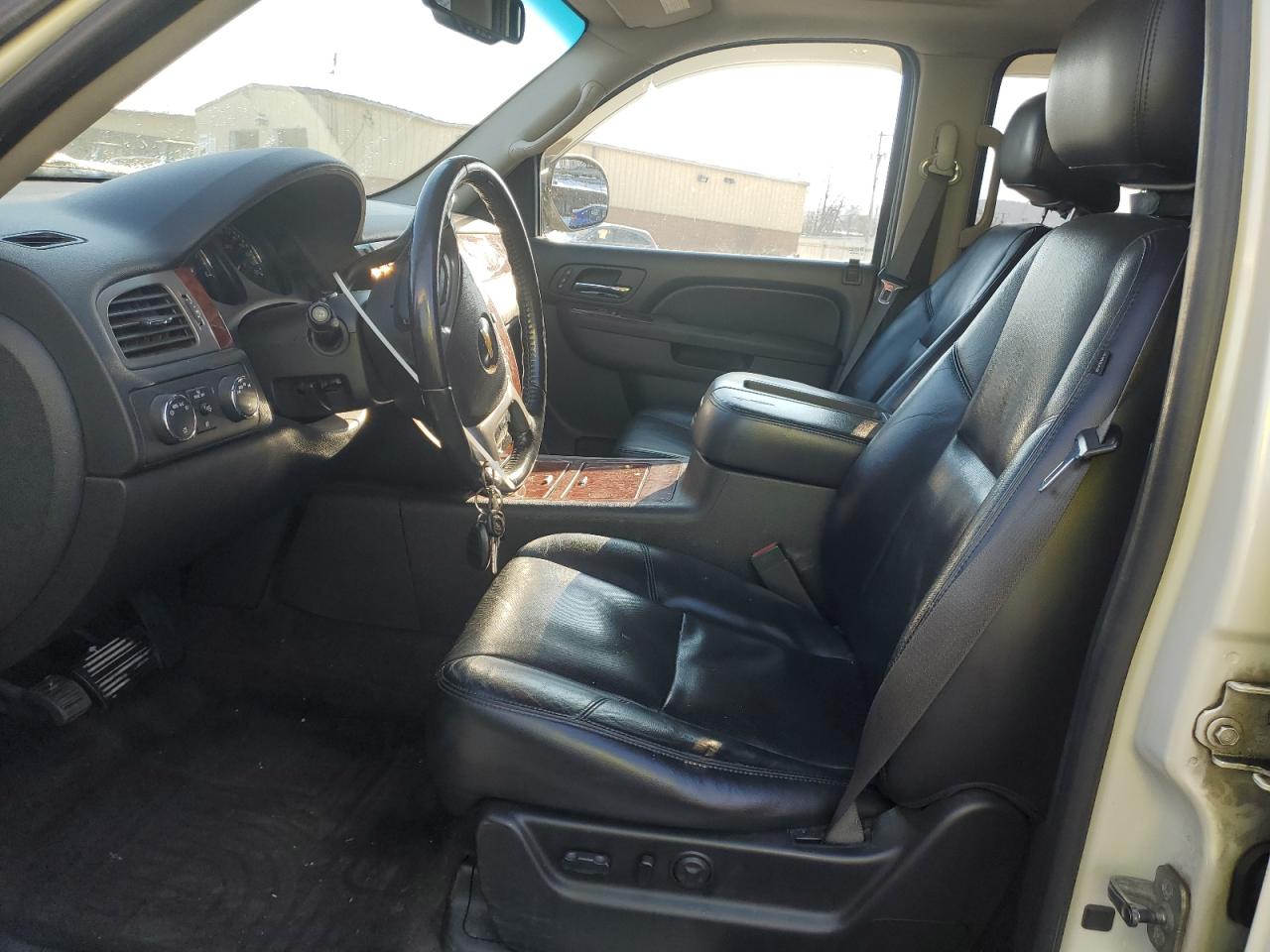 2011 Chevrolet Suburban - Image 7