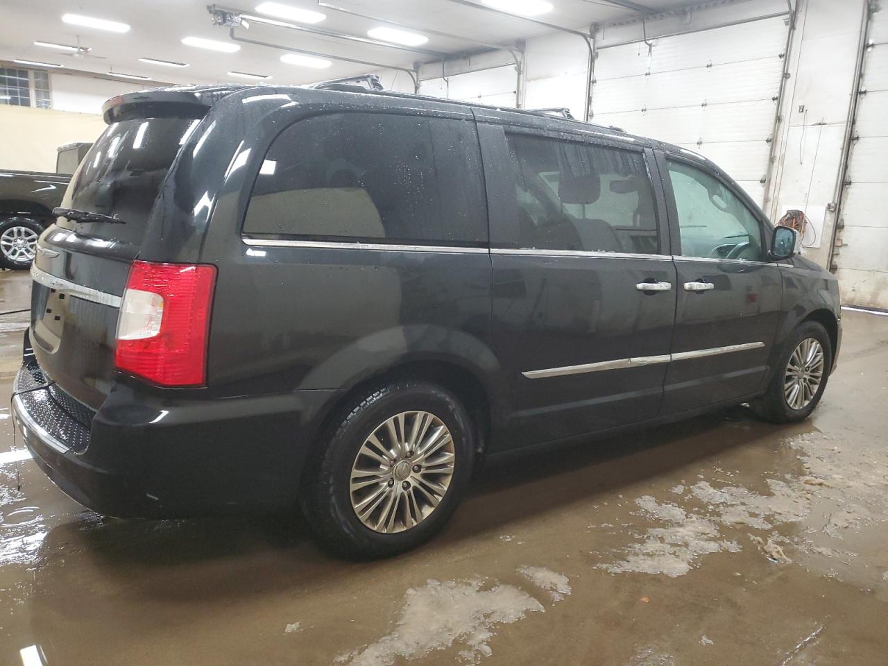 2015 Chrysler Town & Country - Image 3