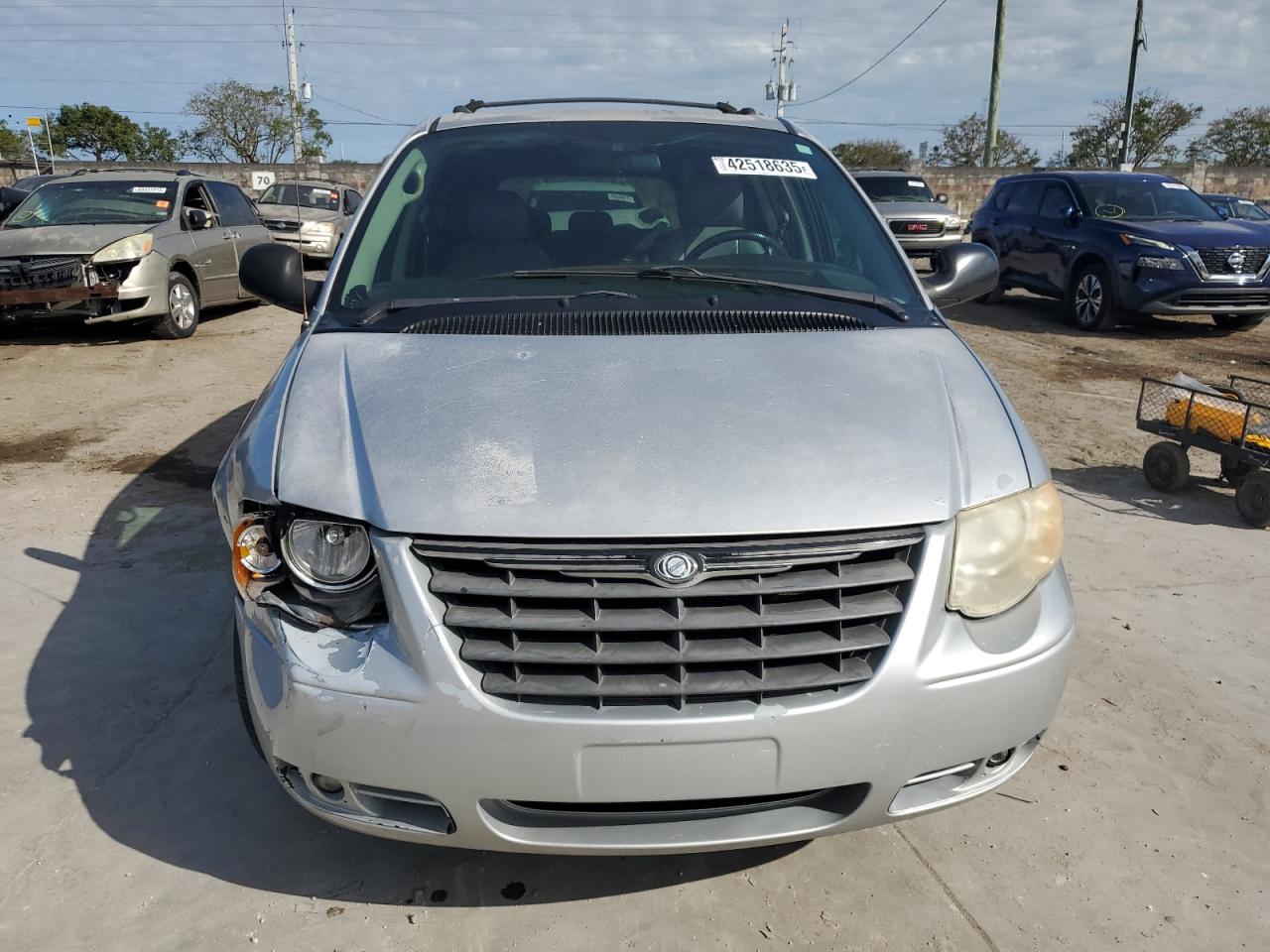 2006 Chrysler Town & Country - Image 5