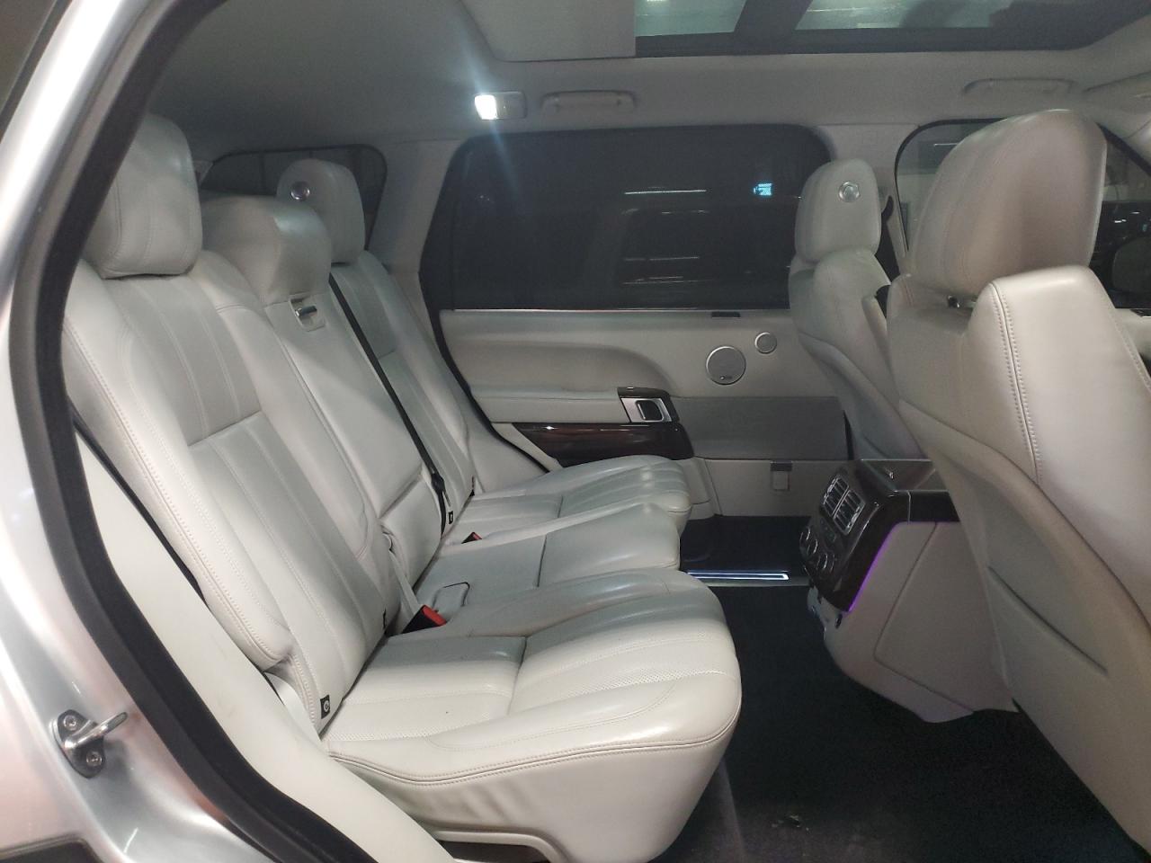 2016 Land Rover Range Rover - Image 11