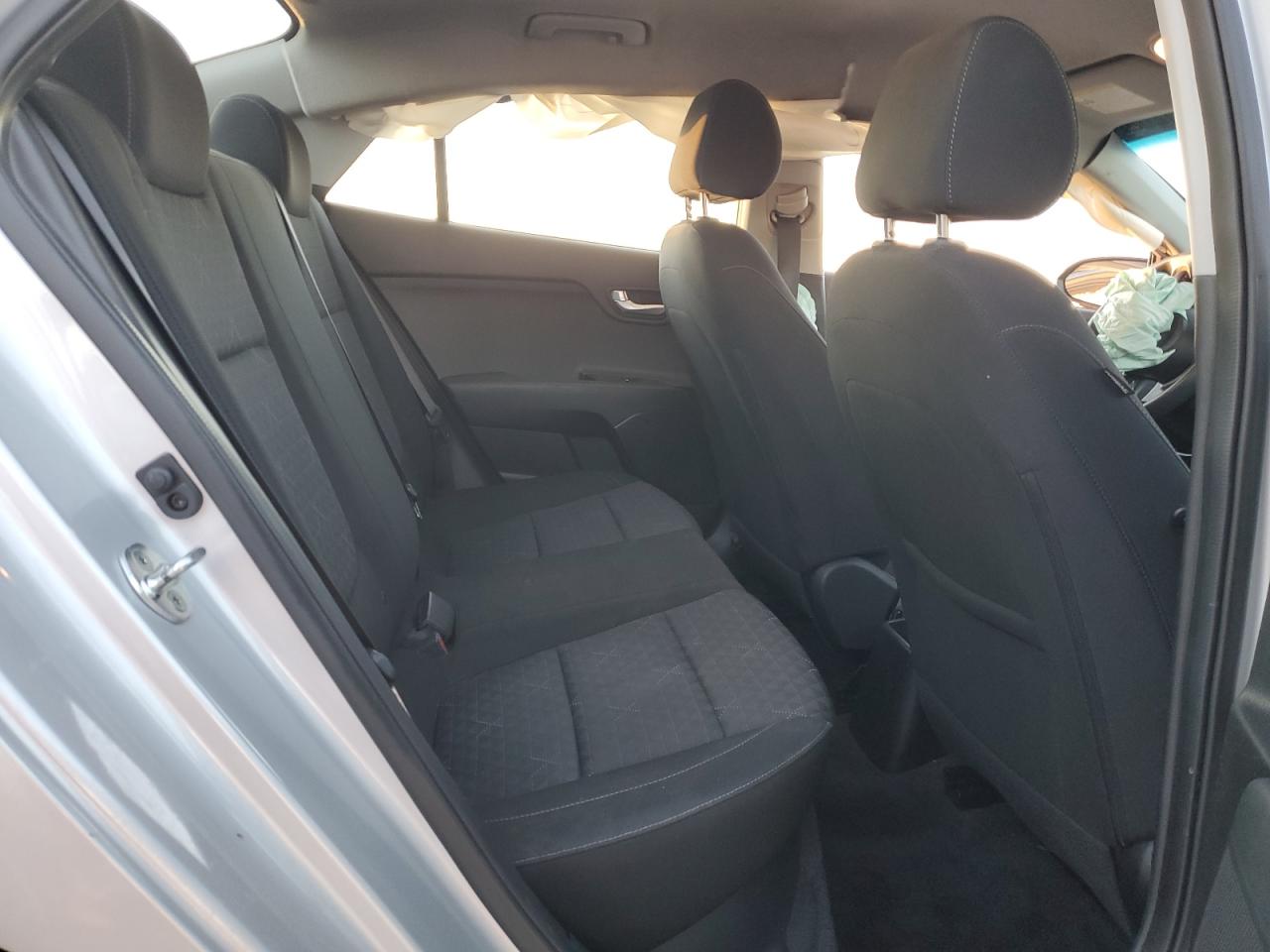 2021 Kia Rio - Image 10