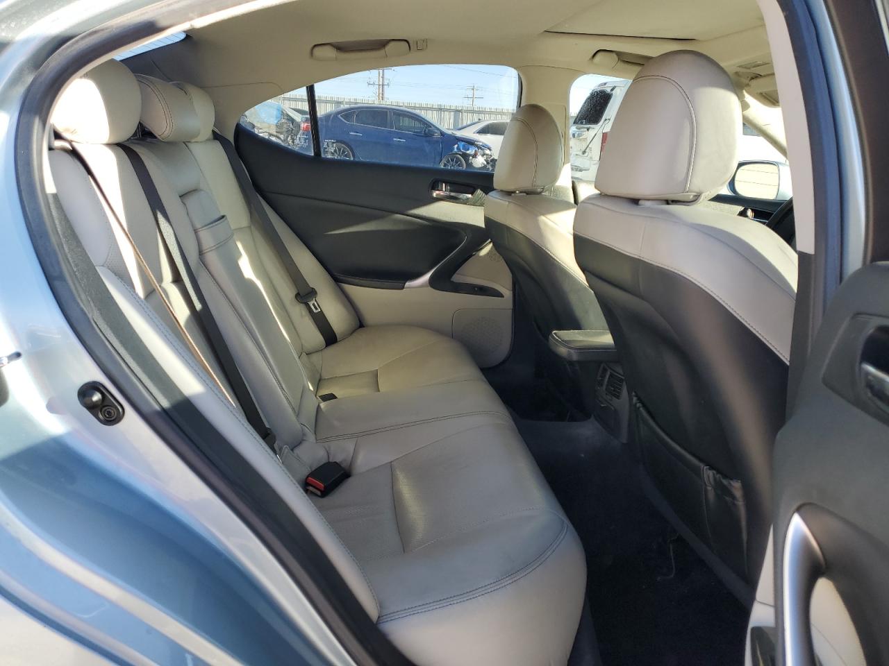 2010 Lexus IS - Image 11
