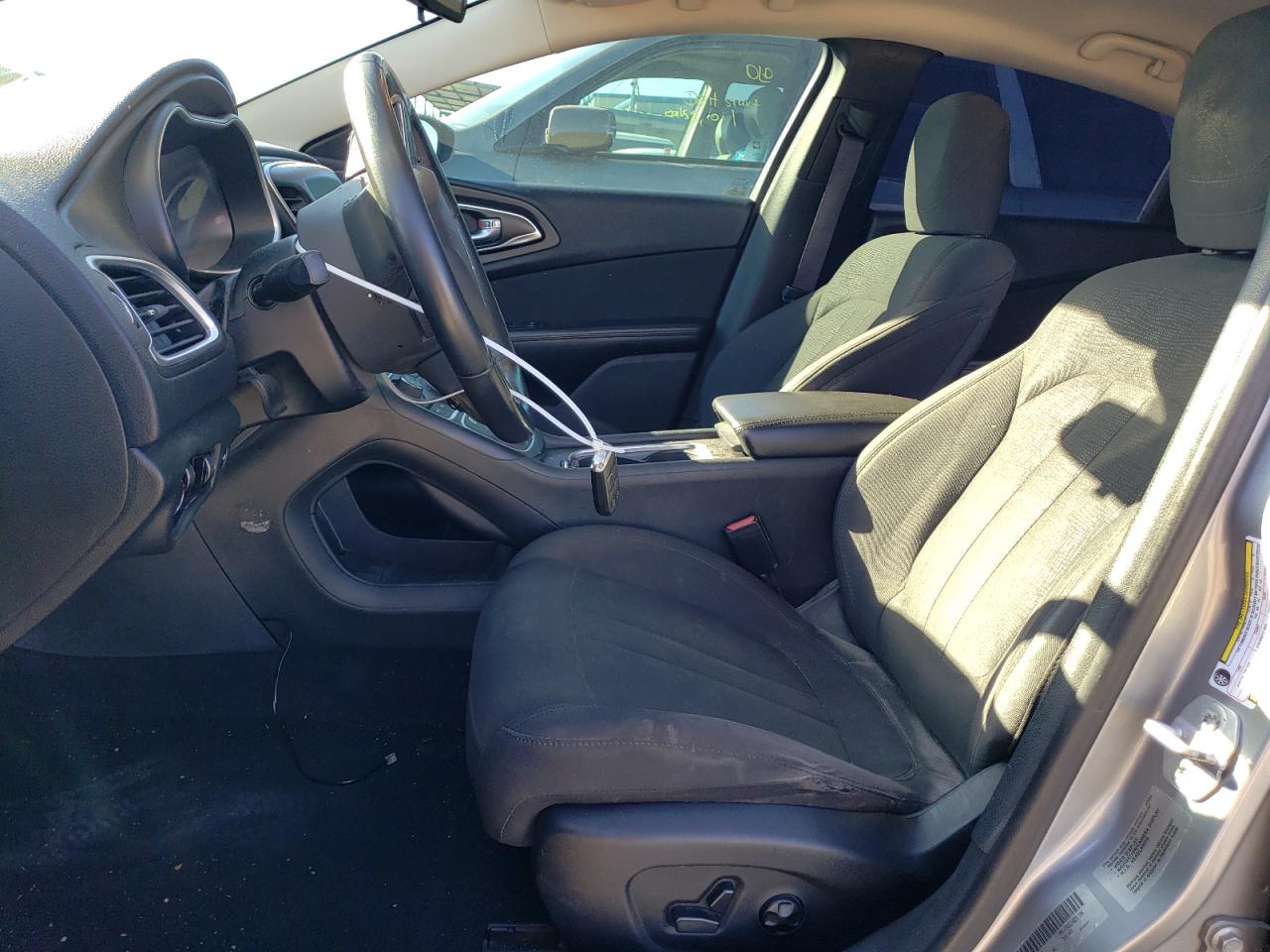 2016 Chrysler 200 - Image 7