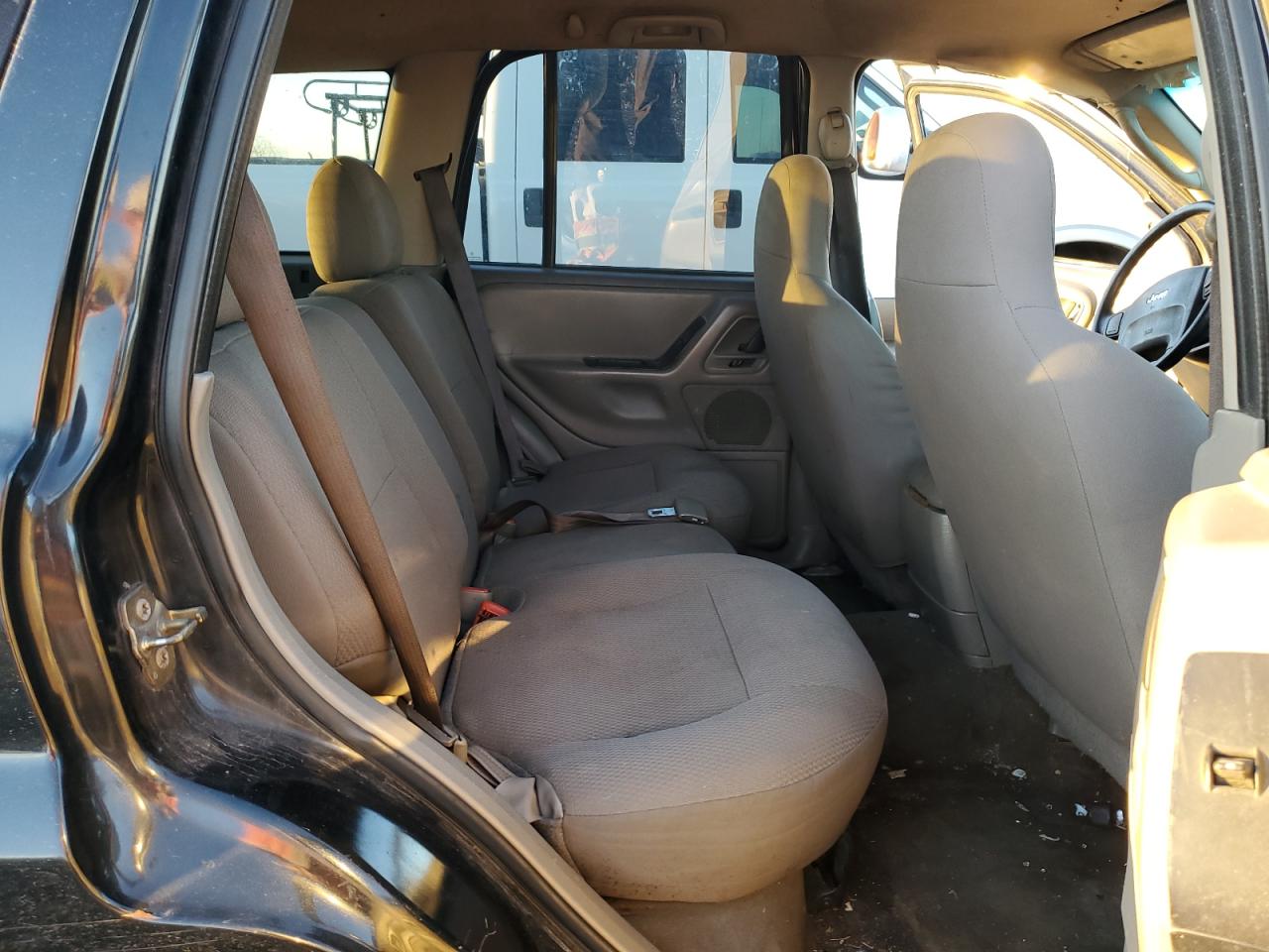 2004 Jeep Grand Cherokee - Image 10