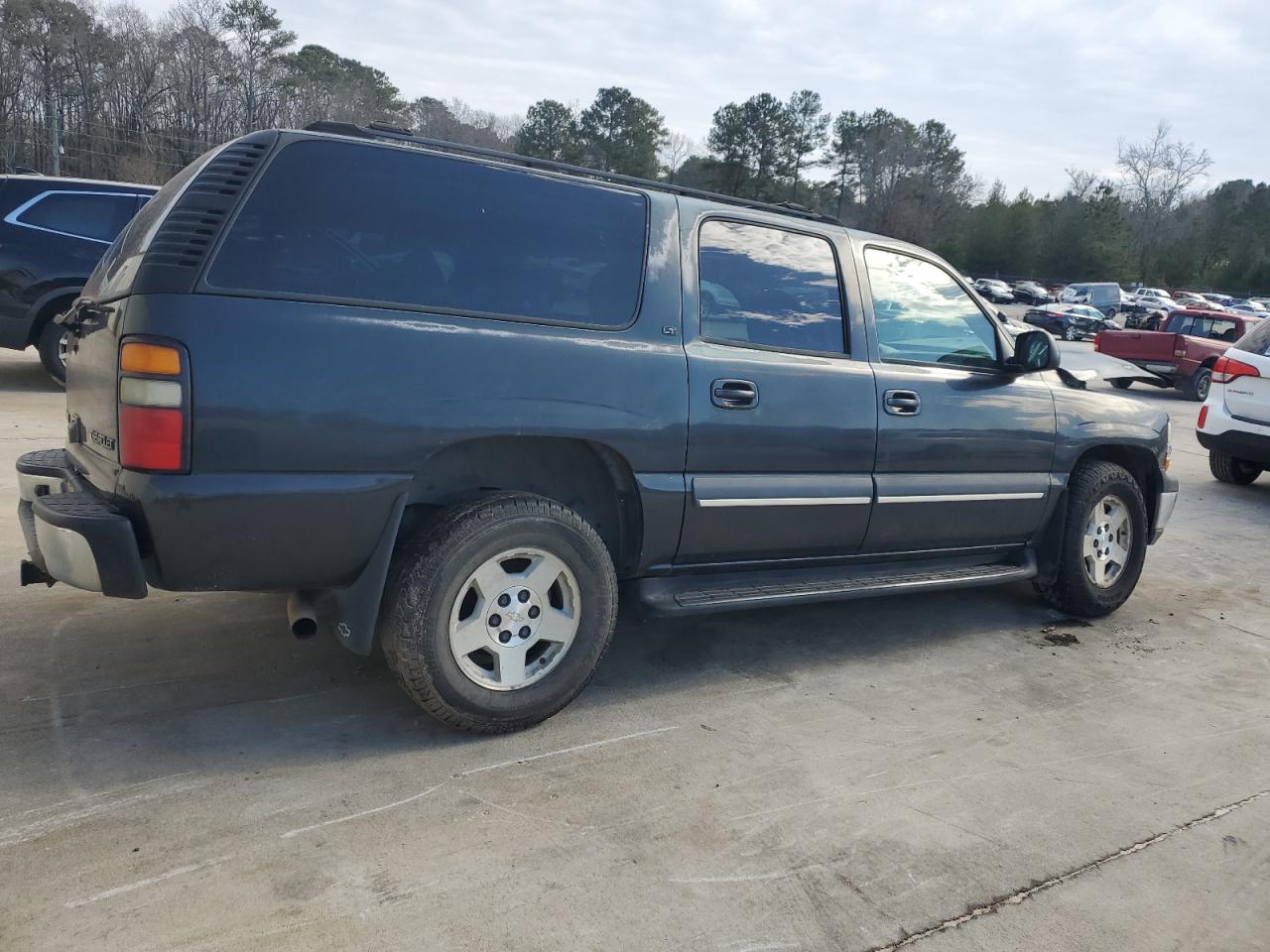 2004 Chevrolet Suburban - Image 3