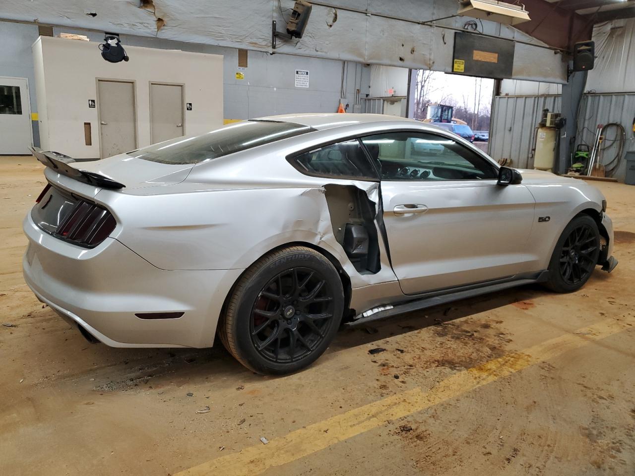 2015 Ford Mustang - Image 3